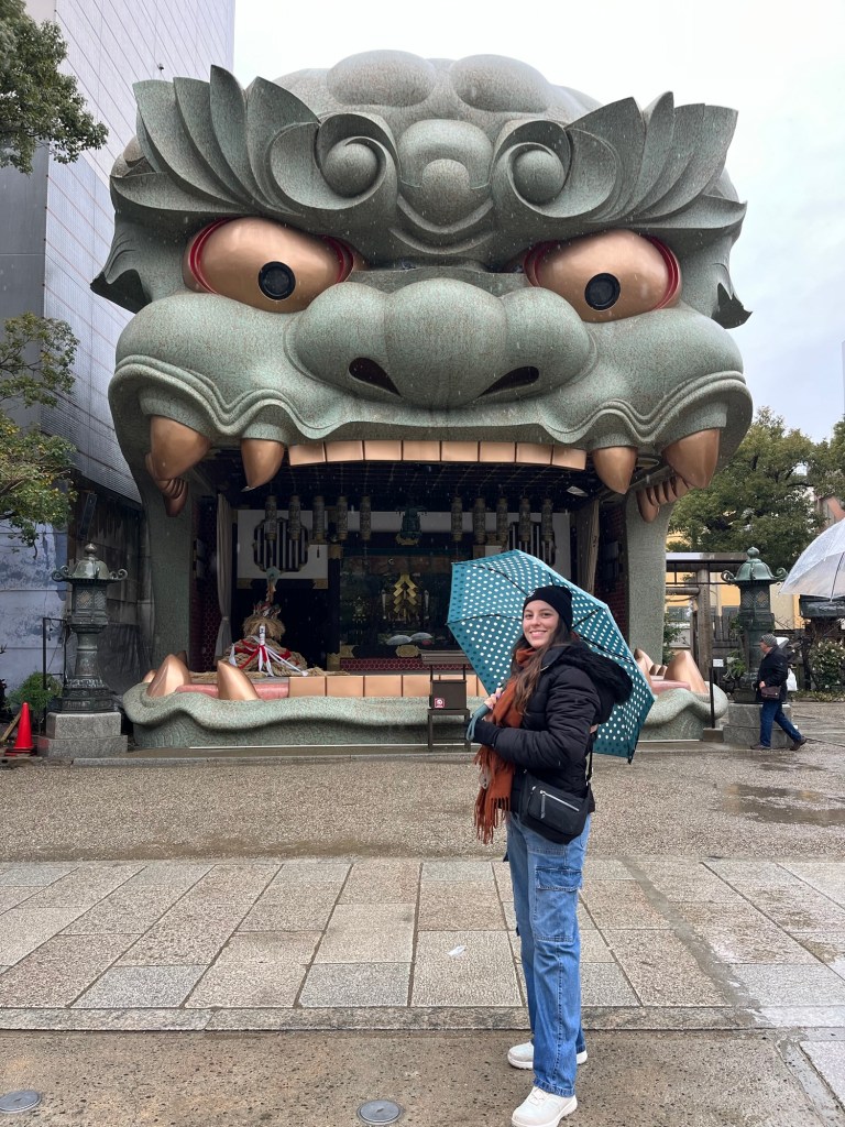 namba yasaka shrine, cabeza de leon