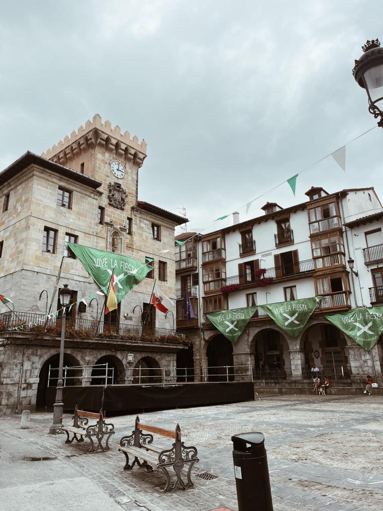 castro urdiales, pueblo costero