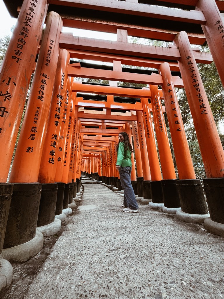 Sendero de torii rojos en Fushimi Inari, Kioto