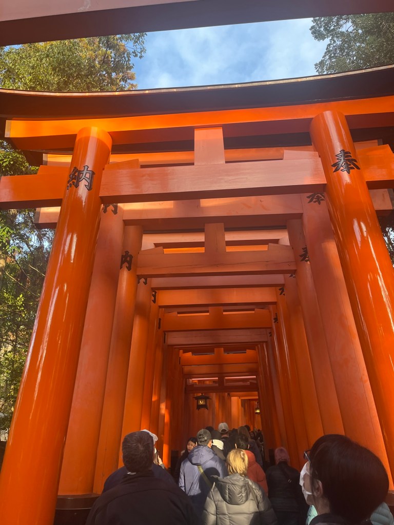 Fushimi Inari abarrotado de gente, la realidad.