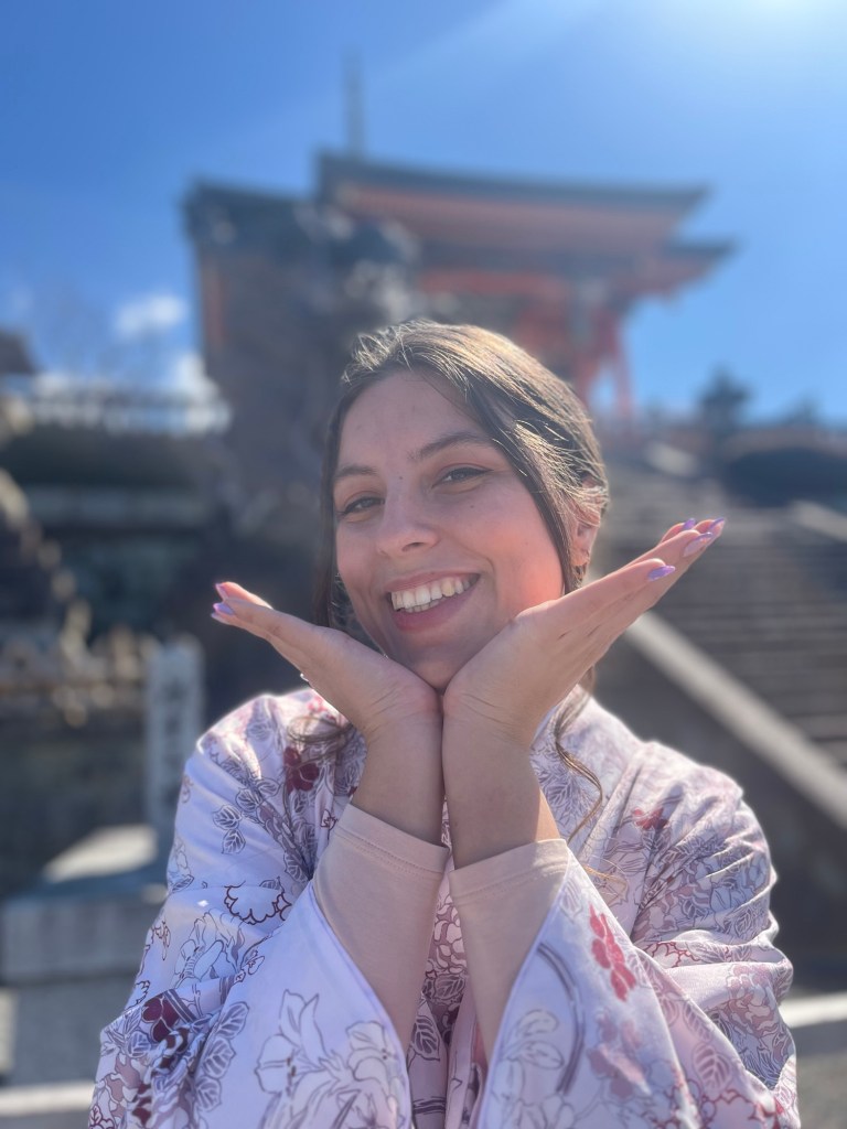 Yo vestida con Kimono en el centro de Kioto.